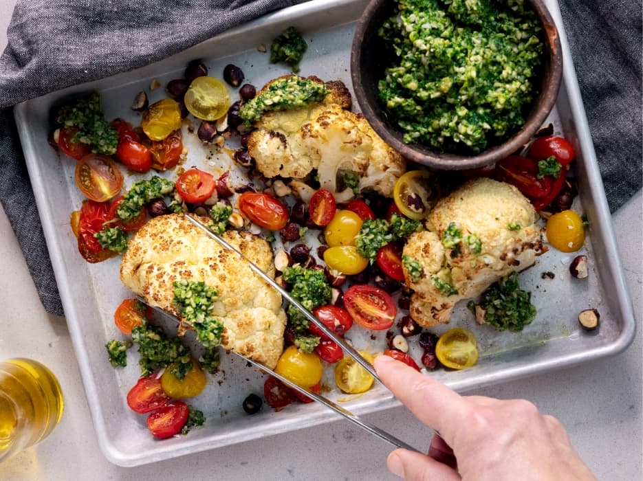 Grillad blomkål med grönsaker. Bra mat när du är sjuk.