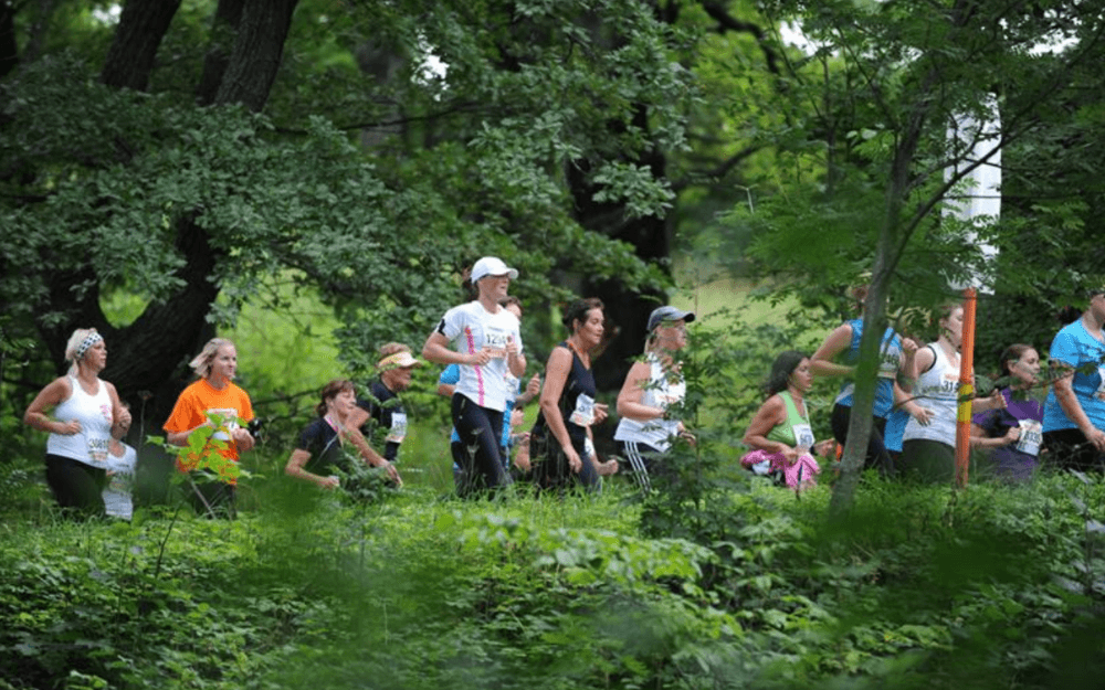 Kvinnor springer Tjejmilen.