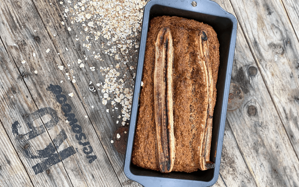 Bananbröd i form som är ett bra mellanmål för magen.