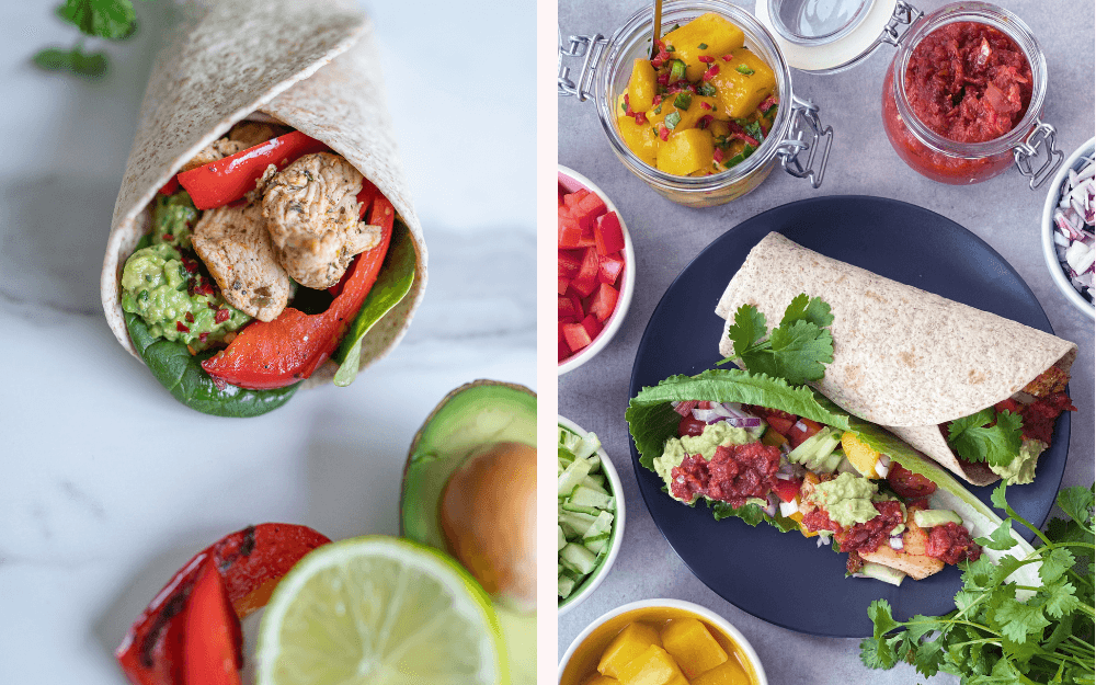 En enchilada fylld med röd paprika och guacamole ligger på en marmorbänk tillsammans med avokado och lime. En taco på en tallrik omgiven av färggranna tillbehör.