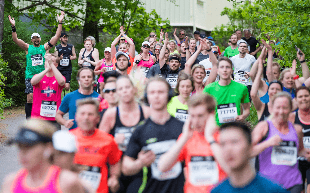 Människor som springer Göteborgsvarvet.